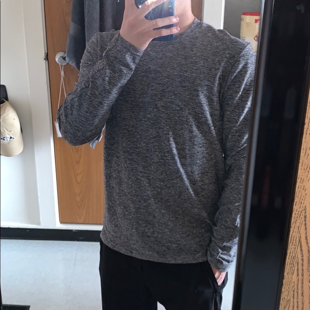 Lululemon size small gray long sleeve shirt